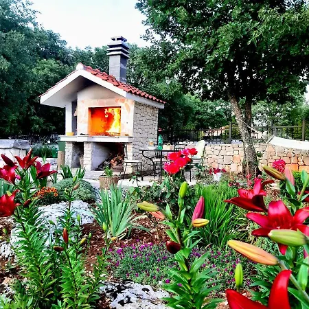 Holiday home Relaxing Dalmatian House In Village