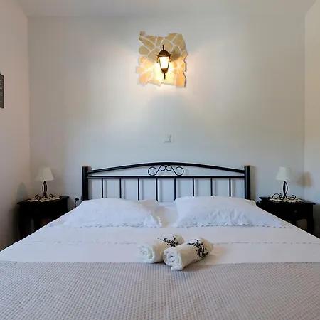 Holiday home Relaxing Dalmatian House In Village Ljubitovica