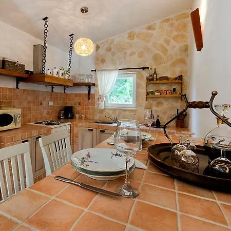 Relaxing Dalmatian House In Village